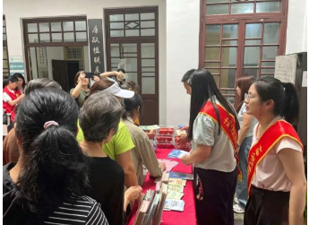 中国人寿寿险福州市仓山区支公司组织开展  7.8保险公众宣传日活动